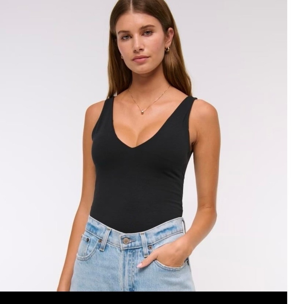 Abercrombie & Fitch Soft A&F Black V-Neck Sleeveless Thong Bodice Small NEW
